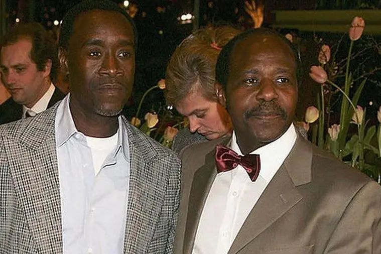 Paul Rusesabagina, a destra, con l'attore Don Cheadle (foto archivio L'Unione Sarda)