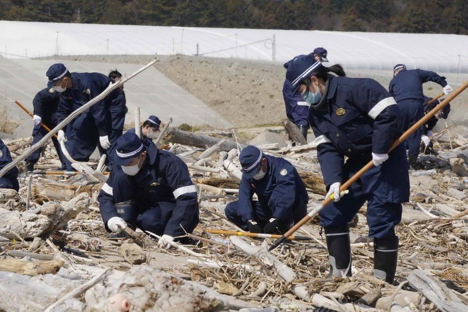 Dieci anni fa il disastro di Fukushima, il Giappone ricorda le vittime