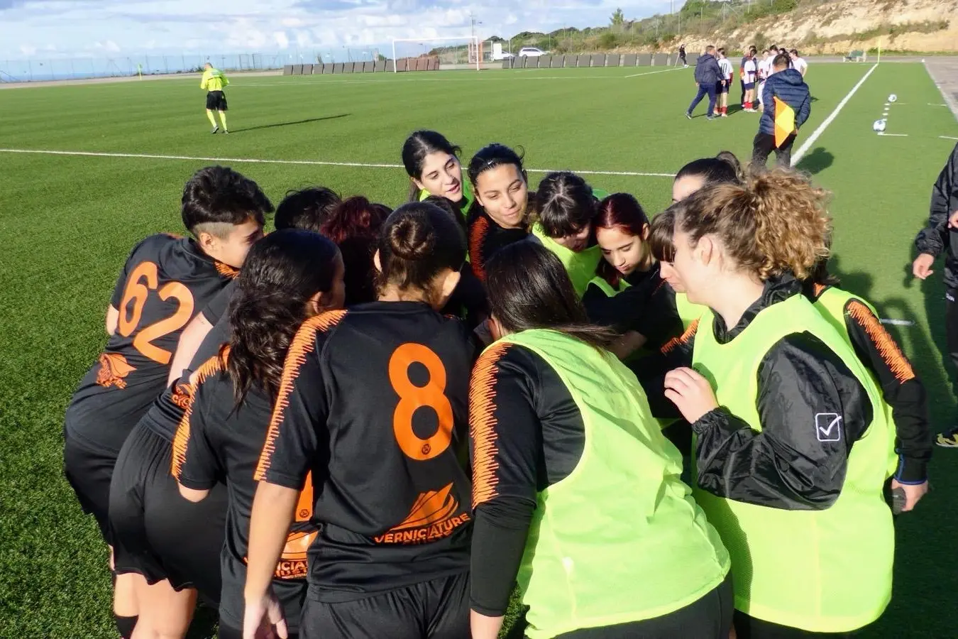 Le ragazze in campo (foto concessa)