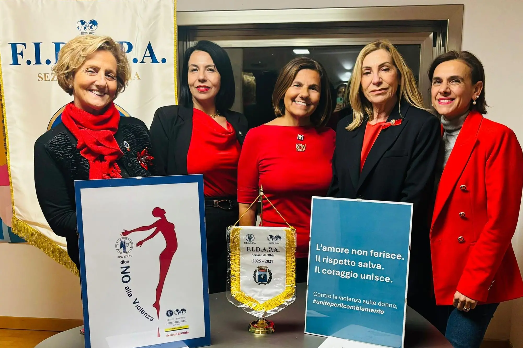 Foto di gruppo del direttivo FIDAPA, sezione di Olbia