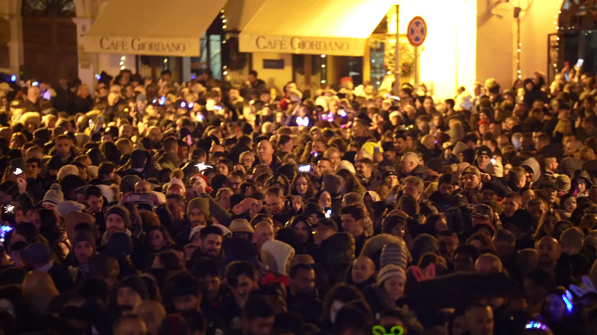 La folla al concerto a Sassari (foto Floris)