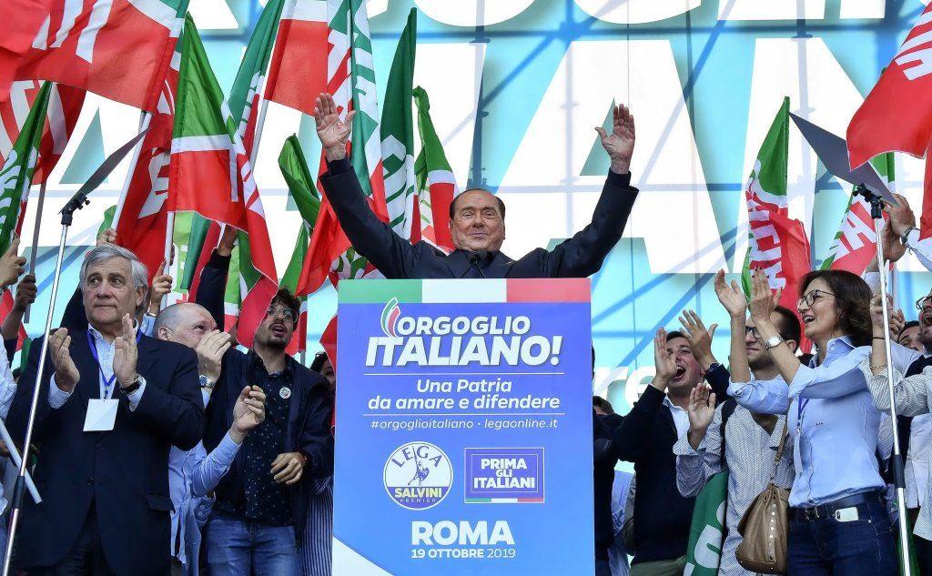 Sul palco anche Silvio Berlusconi