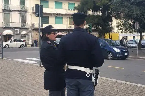Agenti in piazza a Iglesias (Foto Cinzia Simbula)