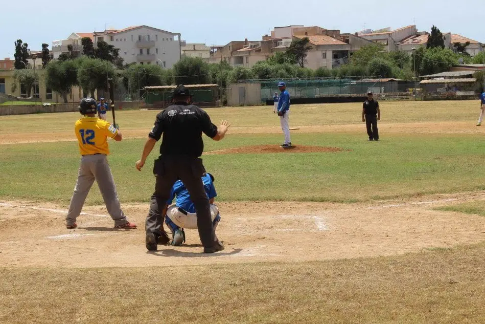 La Catalana in campo ad Alghero (L'Unione Sarda - Chessa)