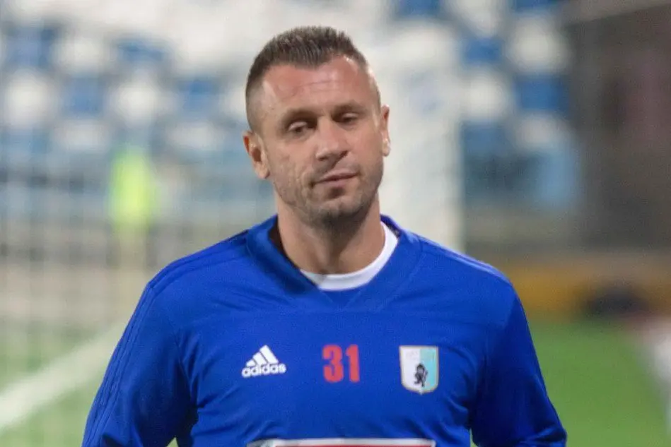 Antonio Cassano in allenamento con l'Entella (Ansa)