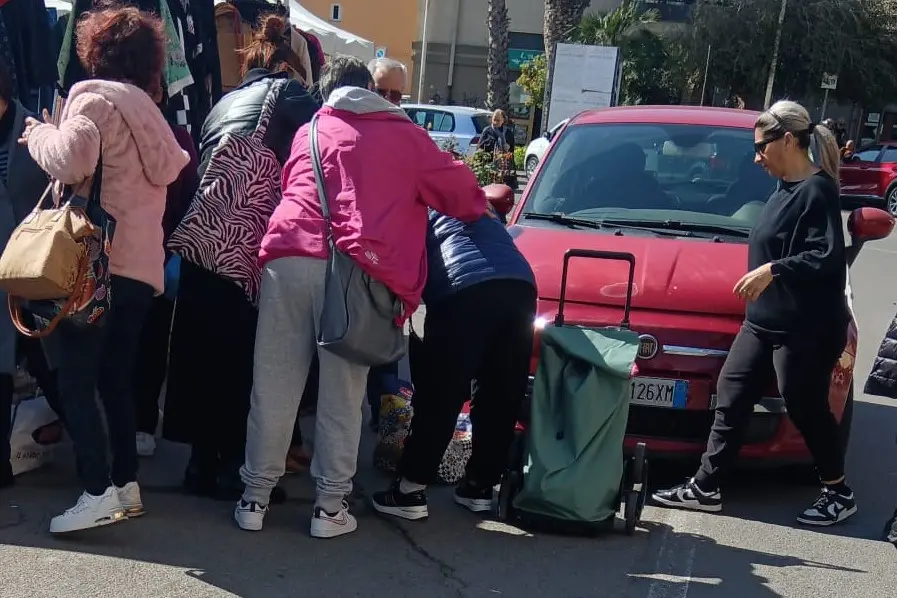 I soccorsi per la donna caduta a Pirri