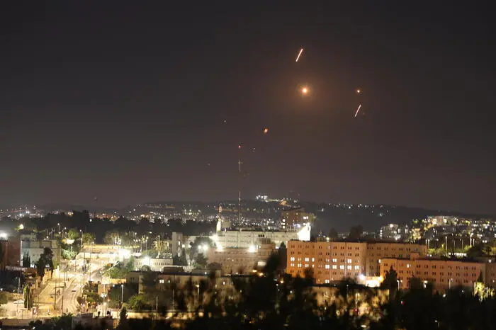 epa12173748 Missiles launched from Iran as seen over Jerusalem, 13 June 2025. Israel’s military has identified missiles being launched from Iran towards the territory of Israel in retaliation following overnight airstrikes on Iranian targets. EPA/ATEF SAFADI