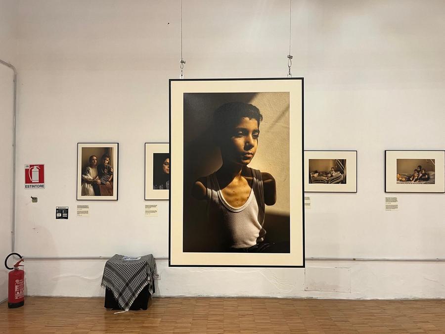 Gaza, le “emozioni che soffocano” nelle immagini della vincitrice del World Press photo 2025