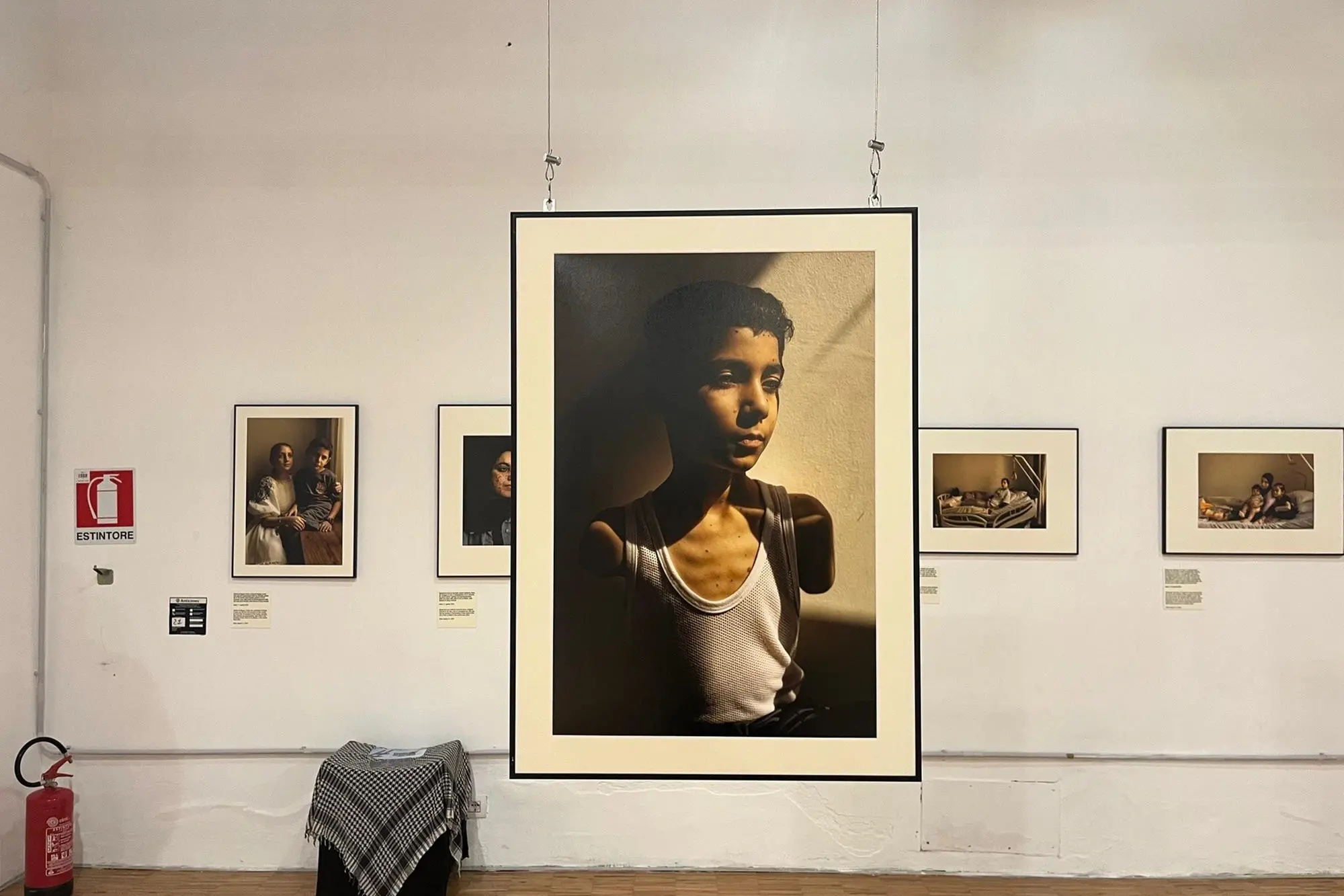 La foto vincitrice del World press photo award nella mostra di Samar Abu Elouf a Palau