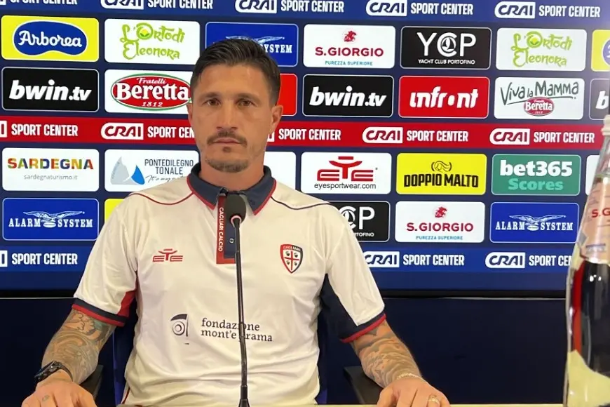 Pisacane durante la conferenza stampa alla vigilia di Bologna Cagliari