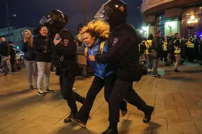 Mosca non esita a reprimere le manifestazioni con violenza e arresti