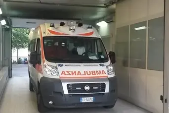 Un'ambulanza (Ansa)