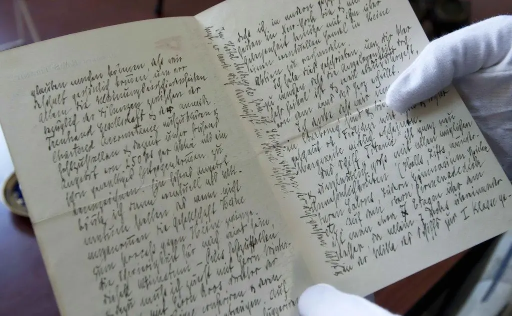 La lettera scritta da un superstite a bordo del Titanic, tutti questi oggetti sono stati venduti all'asta