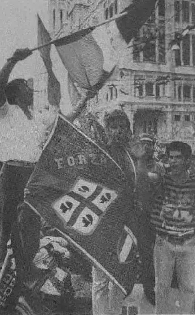 Tifosi rossoblù (tutte le foto sono Archivio L'Unione Sarda)