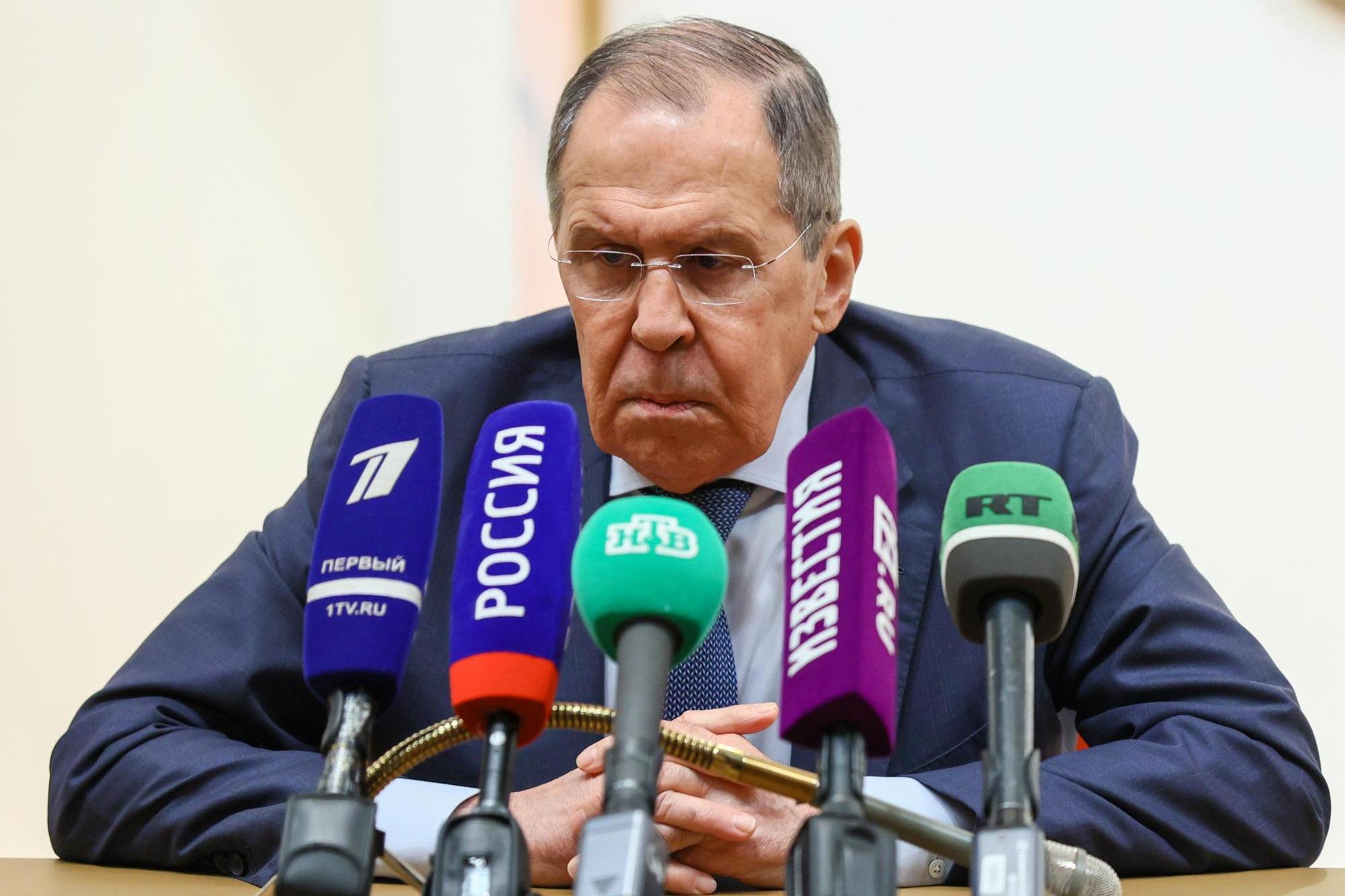 Tre Paesi chiudono gli spazi aerei al suo volo, Lavrov costretto a rinunciare al viaggio in Serbia