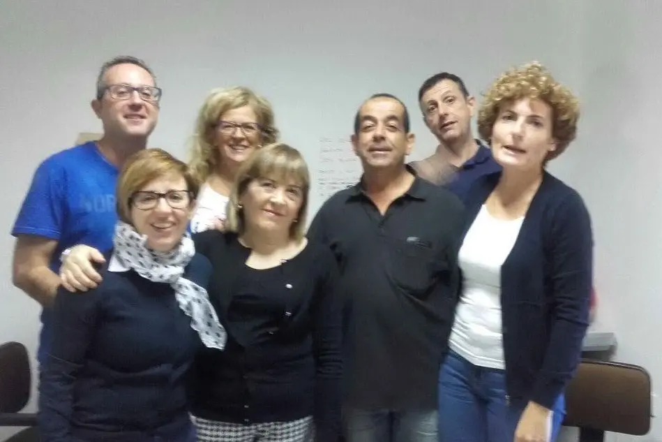 I dipendenti del Comune insieme a Mario Pippia (terzo da destra)
