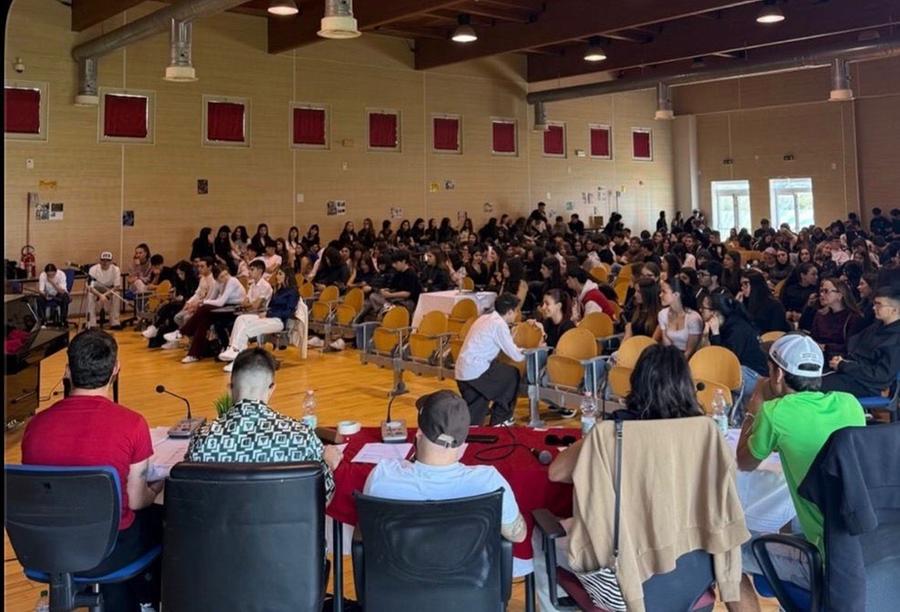 Talent show al liceo, in classe si canta