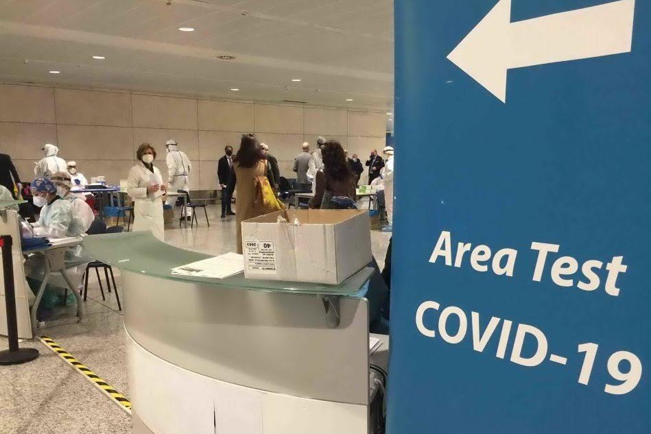 Test in porti e aeroporti, la Sardegna alza la guardia