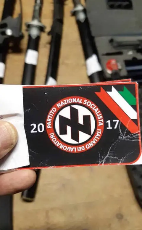 La tessera del Partito Nazista