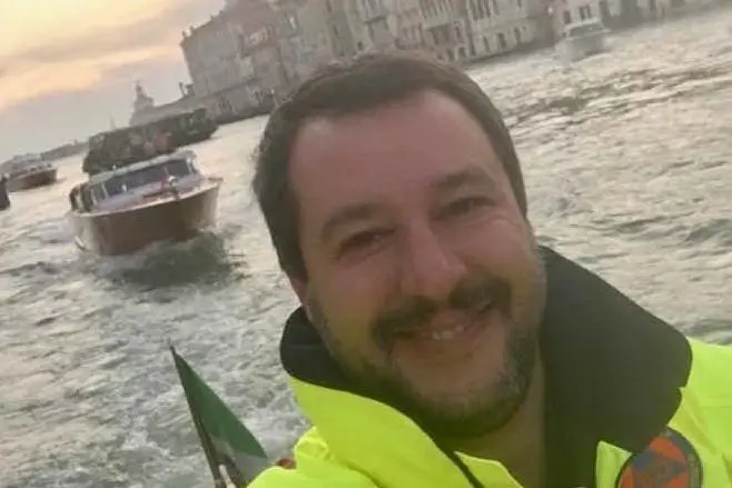 Lo scatto di Salvini (Foto dal profilo Twitter del ministro)