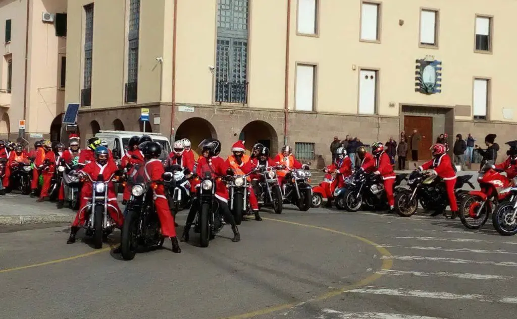 &quot;Babbi Natale&quot; sulle Harley
