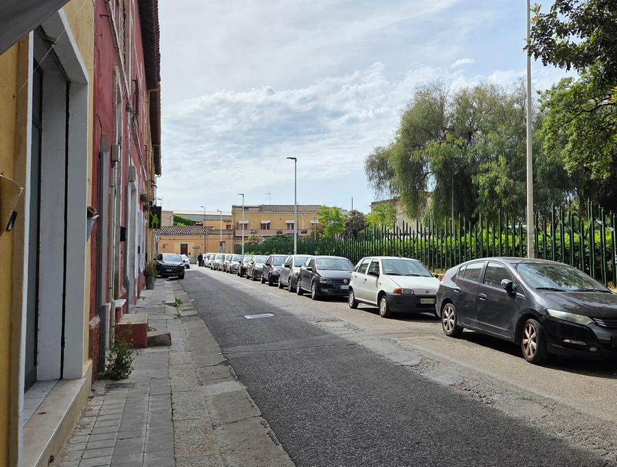 «Strisce blu dove ci sono i negozi»