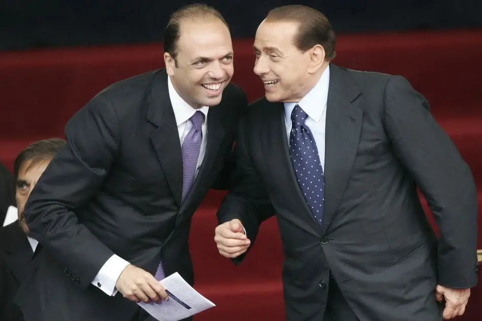 Alfano con Berlusconi in una foto del 2008 (Ansa)