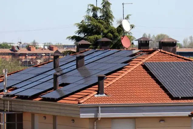 Tetto su un condominio di Sorso (foto concessa)