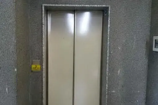 L'ascensore al Comando dei vigili