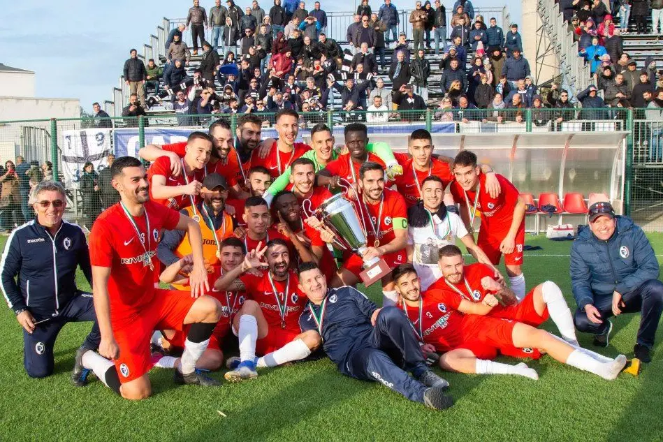 I festeggiamenti dopo la vittoria della Coppa Italia a Oristano (foto L'Unione Sarda - Murru)