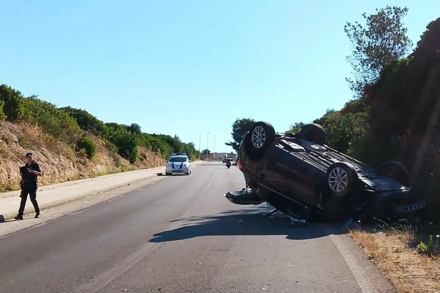 Auto cappottata sulla circonvallazione per Sennori