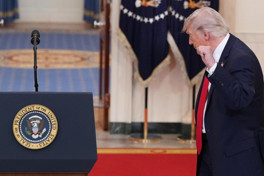 Trump: «Sano e salvo il pilota, in Iran operazione tra le più audaci». I pasdaran: «Falso»