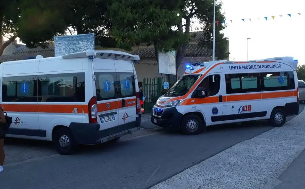 Le ambulanze (foto L'Unione Sarda - Daga)