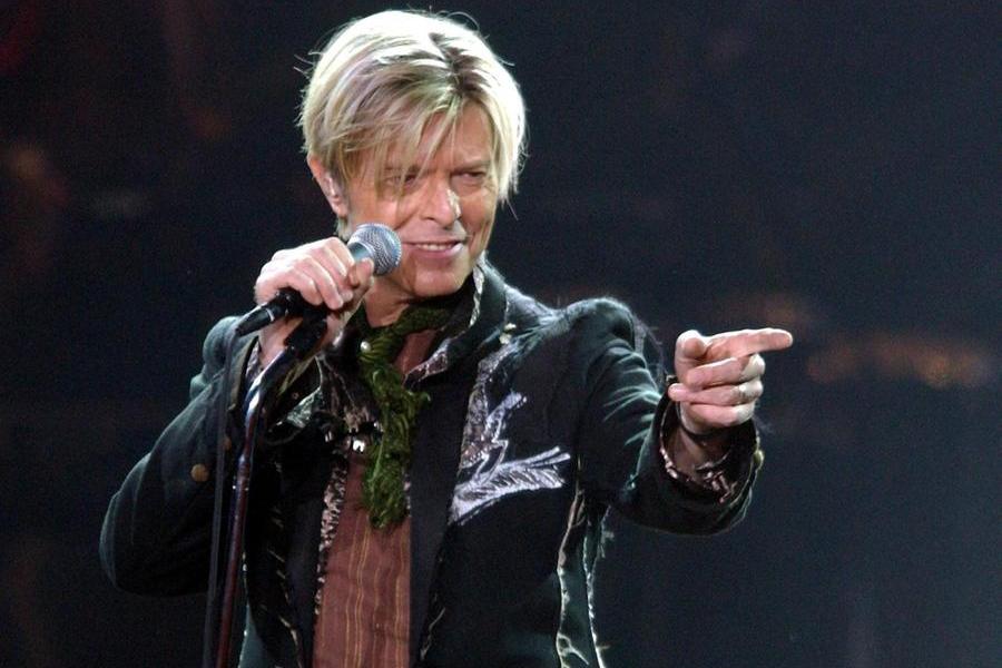 Gli eredi di David Bowie cedono alla Warner i diritti sulle canzoni