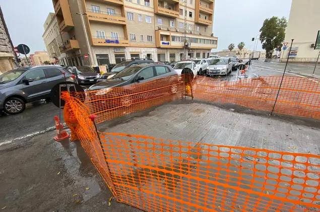 Il cantiere in piazza Deffenu (foto L'Unione Sarda)