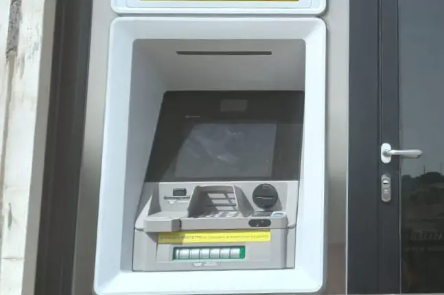 Il nuovo ATM Postamat installato a Mogorella (foto concessa)