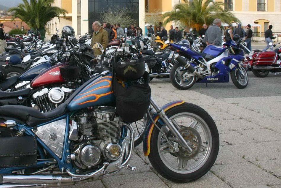 Un raduno di motociclisti