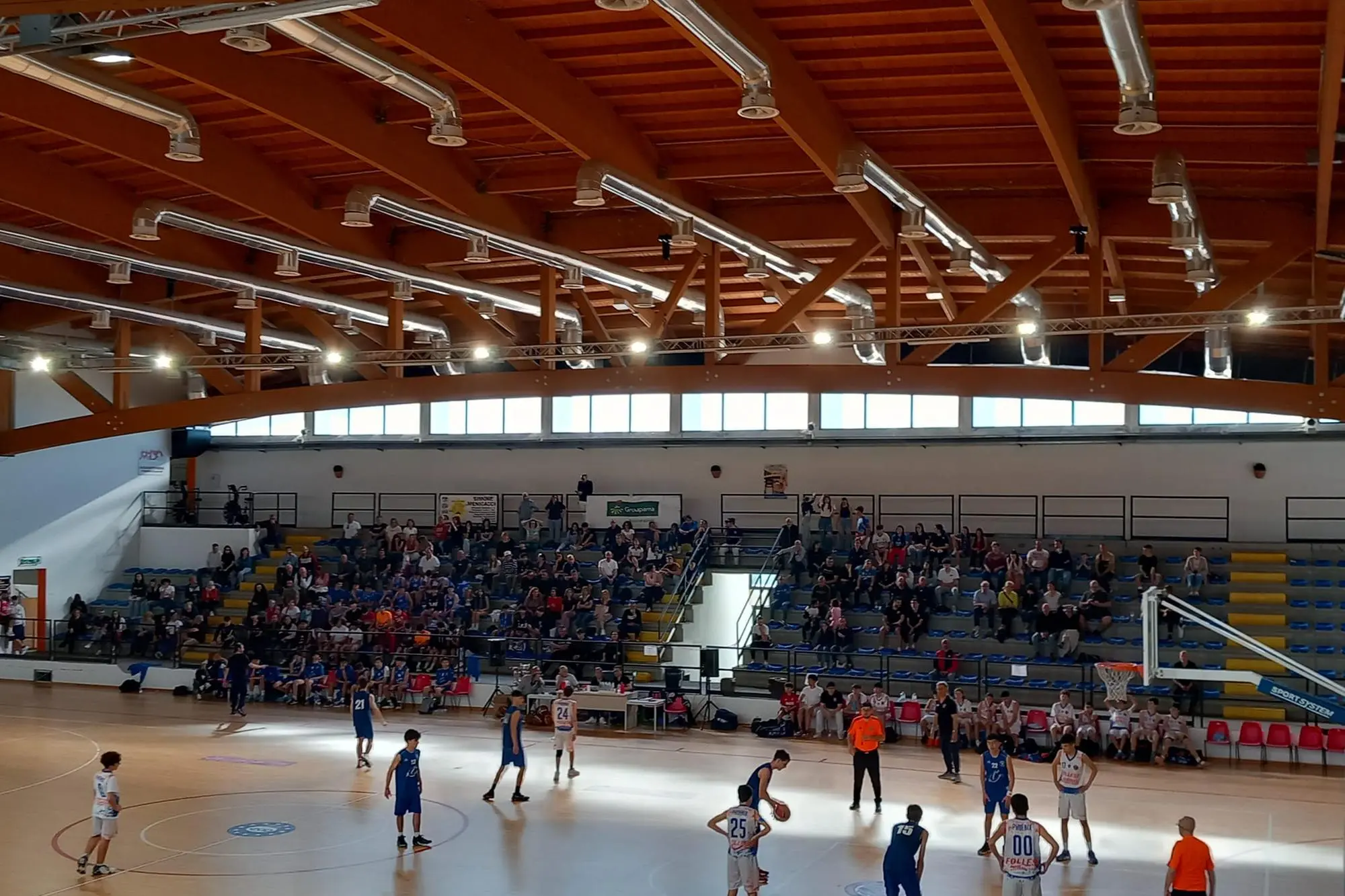 Un'immagine del palazzetto dello sport di Capoterra in occasione delle finali di ieri (foto di Katia Boero)