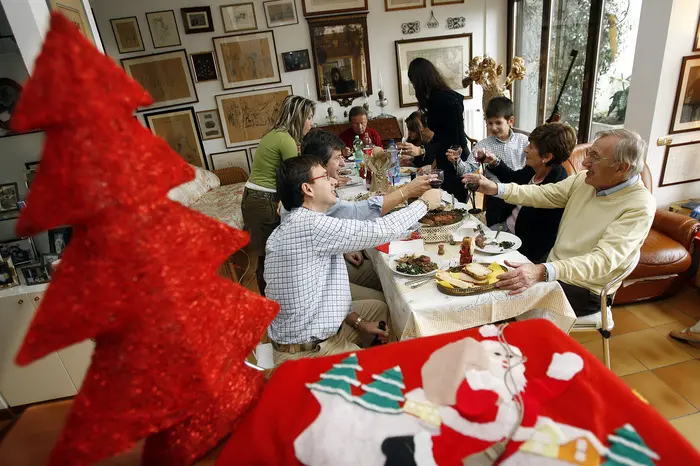 20071225 - BUSTO ARSIZIO (VARESE) - CRO - NATALE: CARD. TETTAMANZI TRA DETENUTI BUSTO ARSIZIO. Il tradizionale pranzo di Natale festeggiato con parenti e amici DANIEL DAL ZENNARO/ANSA