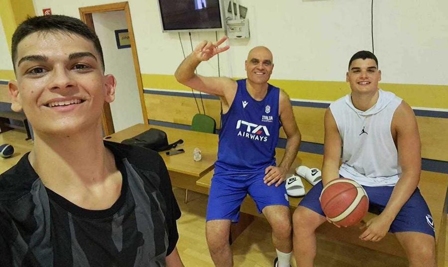 Selargius, si tinge di azzurro la saga della famiglia Acunzo