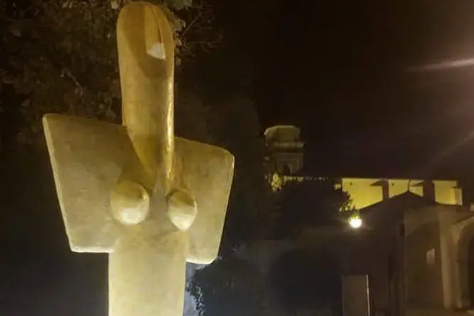 Particolare della statua (foto L'Unione Sarda - Sirigu)
