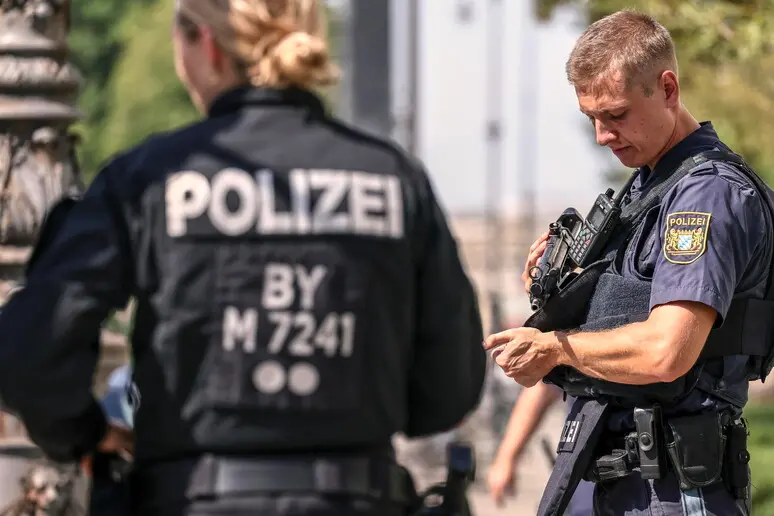 Polizia a Berlino (foto Ansa)