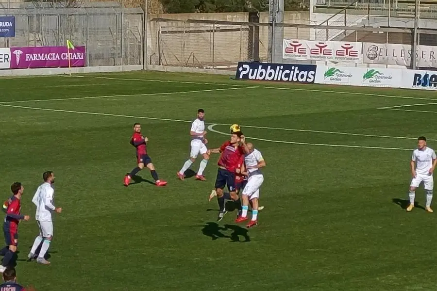 Un intervento di La Rosa nel match tra Olbia e Montevarchi (foto Ilenia Giagnoni)