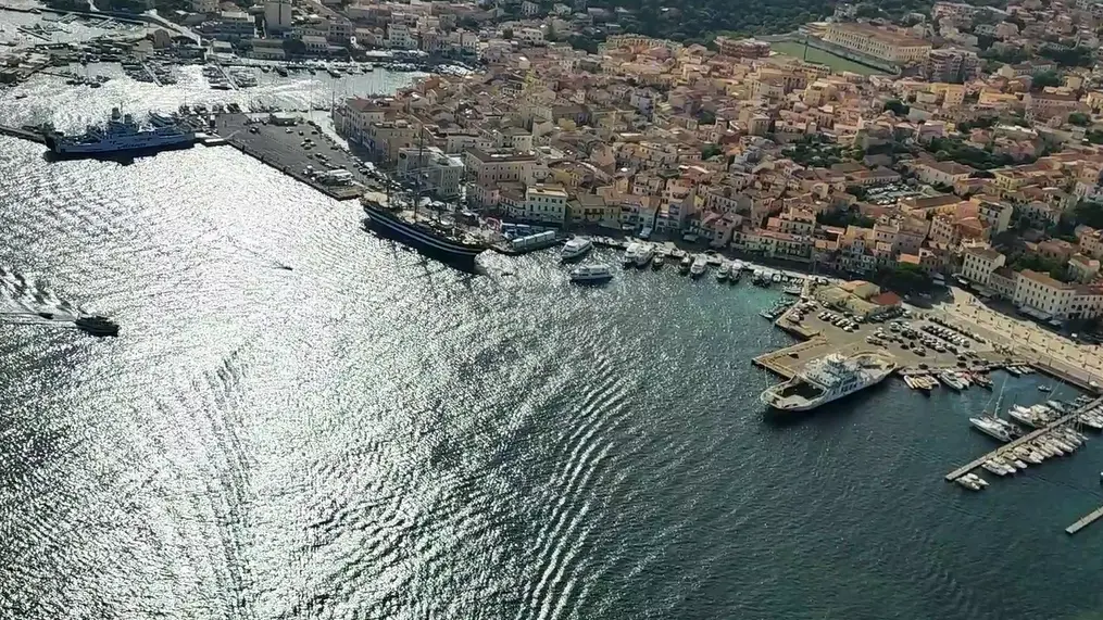 https://immagini.unionesarda.it/version/c:YTg3MmExNjgtZmI3ZS00:ODk0YzZiZWUtYTI0NS00/image.webp?f=16:9