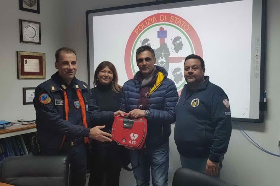 Al Reparto volo della Polizia di Fenosu un nuovo defibrillatore