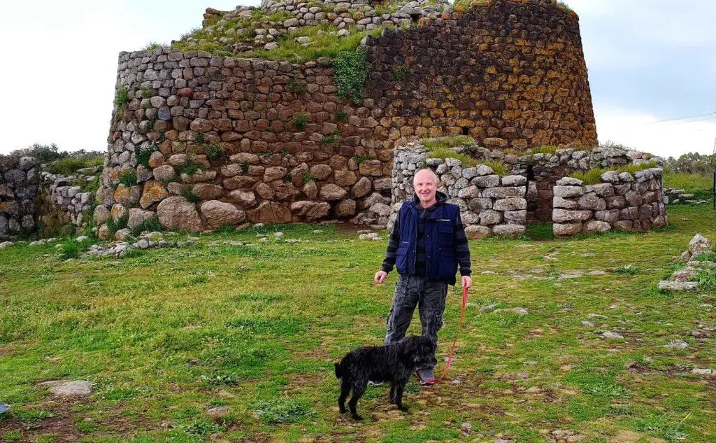 Con Yago al Nuraghe Losa, di Pierluigi Montalbano