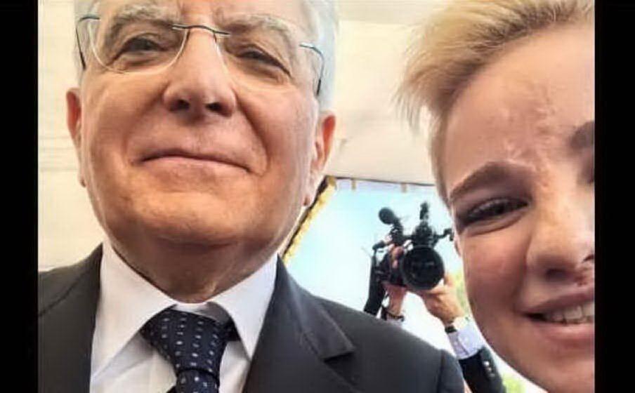 Il selfie con il presidente della Repubblica Sergio Mattarella (foto Instagram)