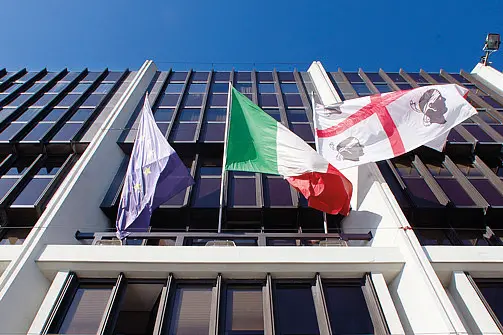 Il palazzo del consiglio regionale (Foto M. Solinas)