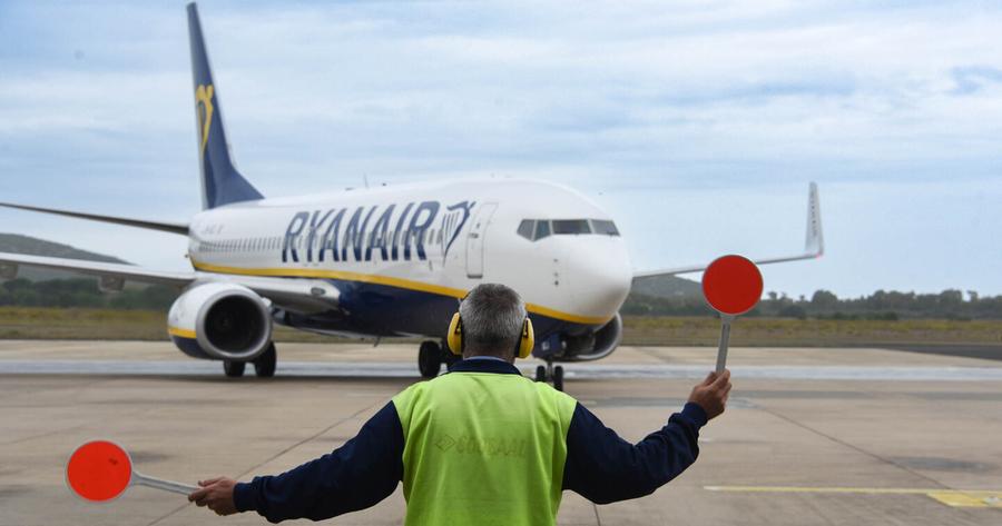Nebbia sulla città, quattro aerei Ryanair dirottati ad Alghero