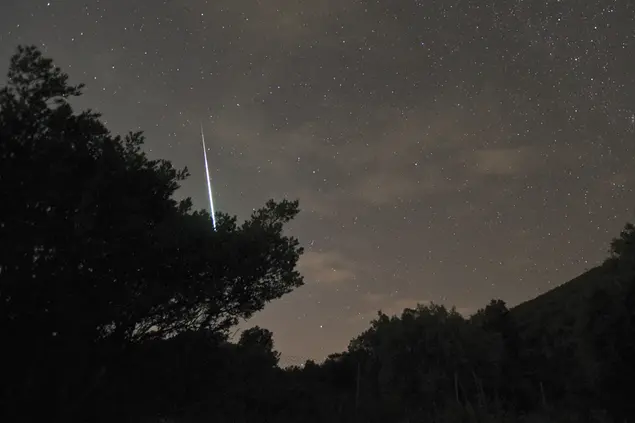 la scia luminosa del bolide (Foto di Gianpiero Concas e Lorenzo Busilacchi)